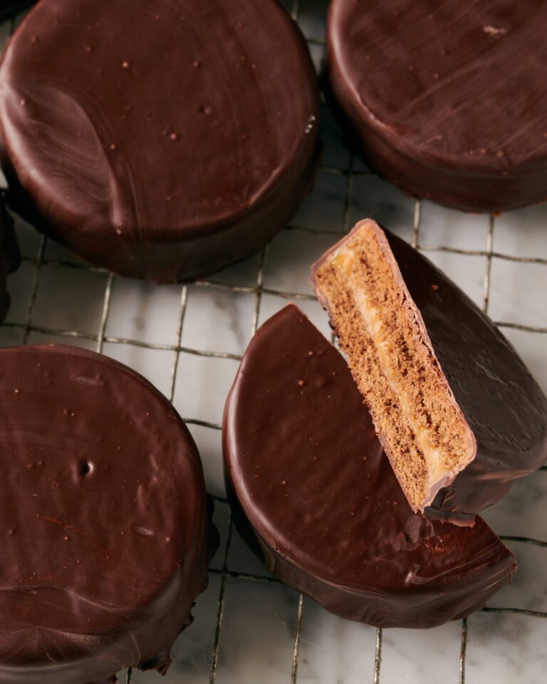 Decadent Alfajores Recipe: Indulge In Chocolate Bliss