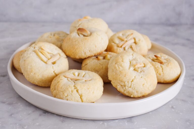 Delicious Almond Macaroons Recipe For Passover: A Perfect Holiday Treat