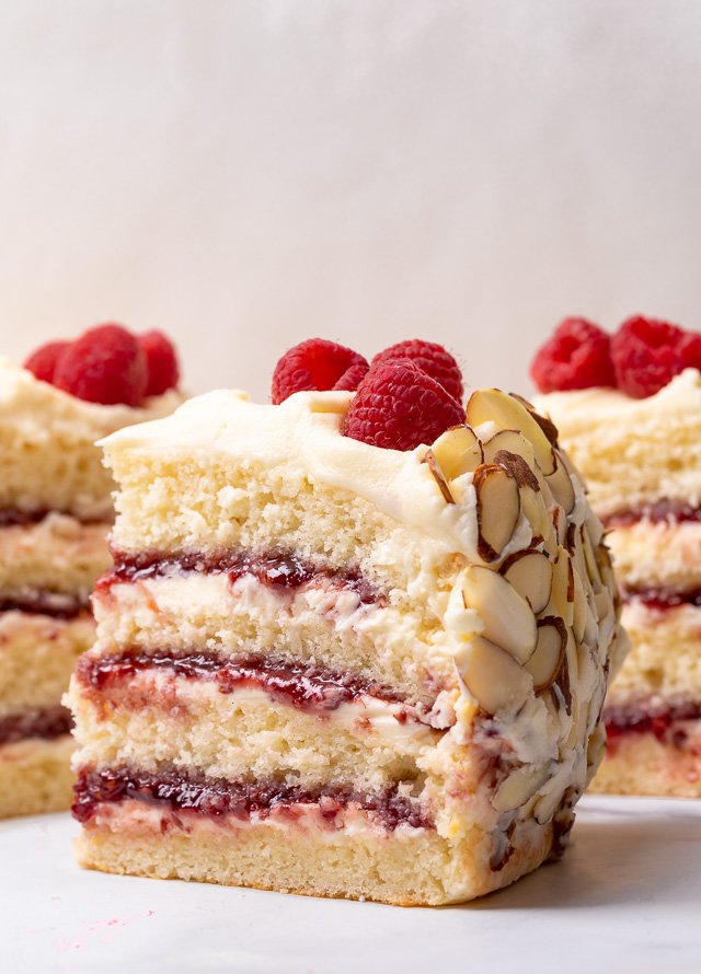 Delicious Almond Raspberry Cake Recipe: A Perfect Sweet Treat