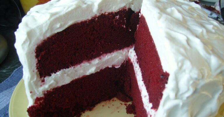 Delicious Amish Red Velvet Cake Recipe: Perfectly Moist And Decadent!