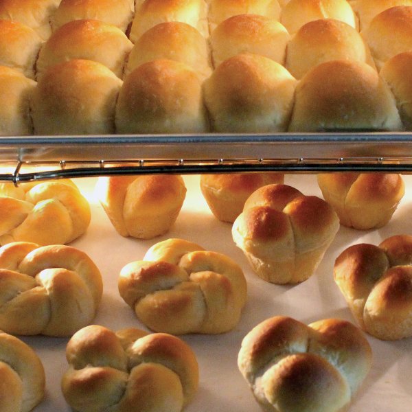Bake Delicious Brown And Serve Rolls: Easy Recipe