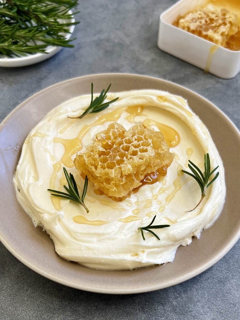 Delicious Whipped Brie Recipe – Easy And Creamy!
